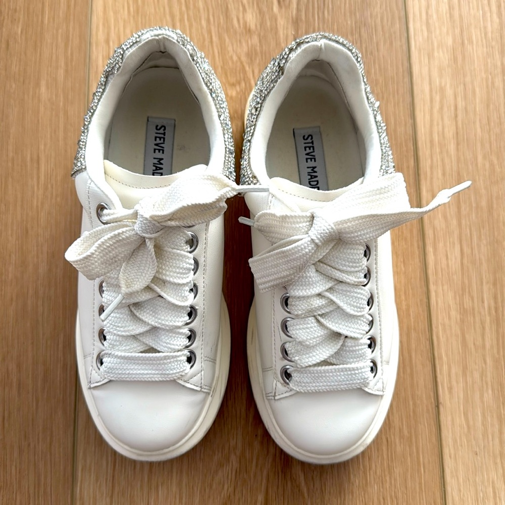 STEVE MADDEN WHITE SNEAKERS WITH CRYSTALS